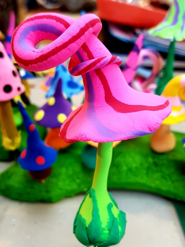 Create Toadstools, Gnomes and fairy items from Airclay